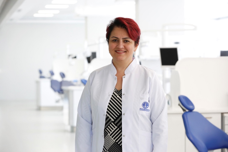 İstanbul Okan Üniversitesi Diş Hastanesi Ortodonti Uzmanı Prof. Dr. Arzu Arı Demirkaya