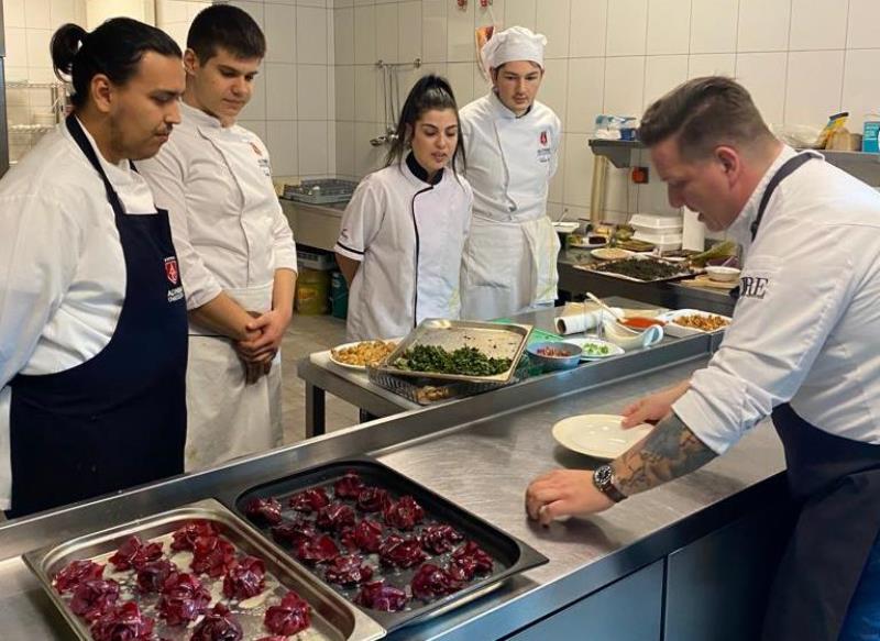 Gastronomi öğrencileri Michelin yıldızlı şefle buluştu