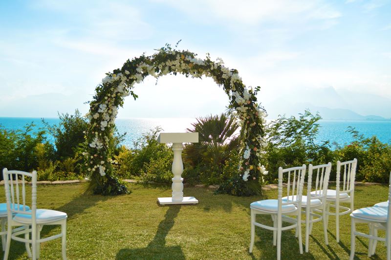 Akdeniz’in maviliğinde masalsı düğünlerin adresi Akra Hotels