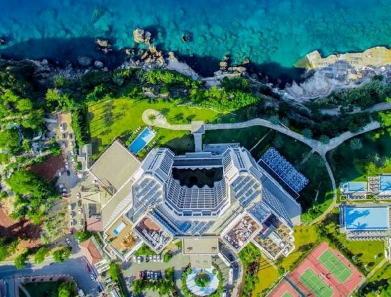 Romantik balayının adresi Akra Hotels