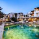 Bodrum manzarasına karşı yılbaşı eğlencesi