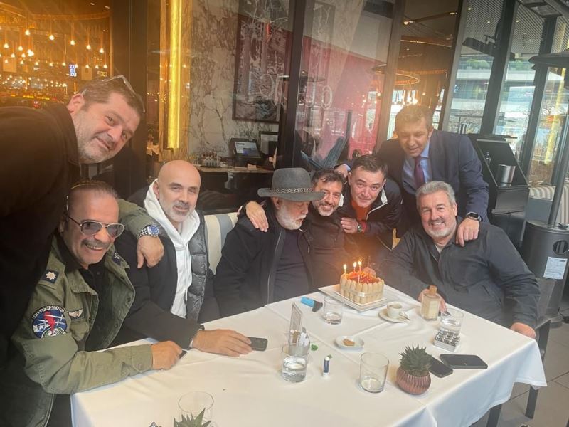 Bir doğumgünü iki kutlama