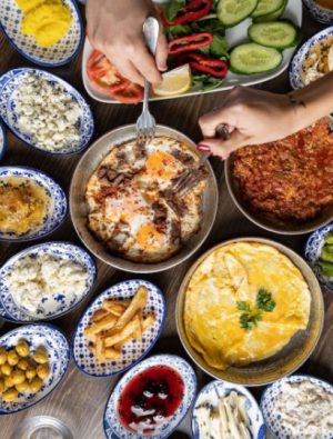 Anneler Günü’ne özelkahvaltı ziyafeti