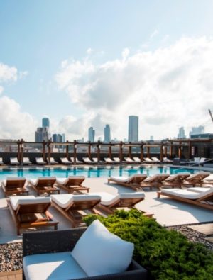 Hilton Bomonti’de havuz keyfi başlıyor