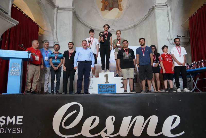 Çeşme’de satranç turnuvası heyecanı