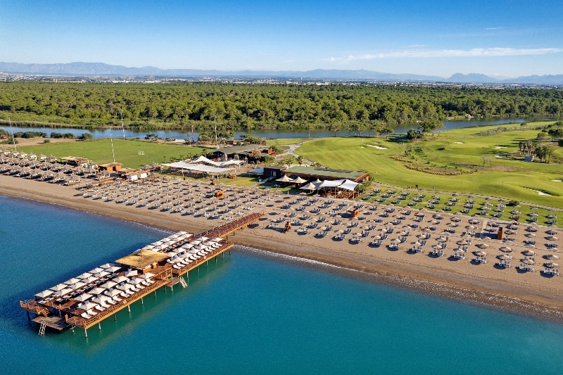 Yeşil ve mavi buluştuğu yer “Titanic Deluxe Golf Belek”