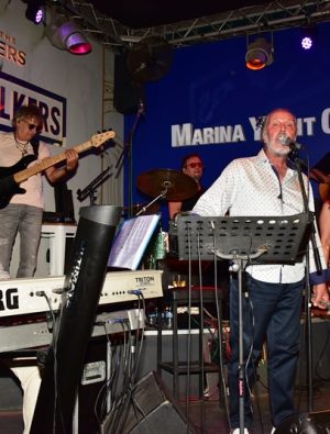 Asker Arkadaşın izlemeye geldi