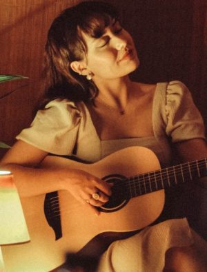 Ayça Özefe “akustik yansıma”