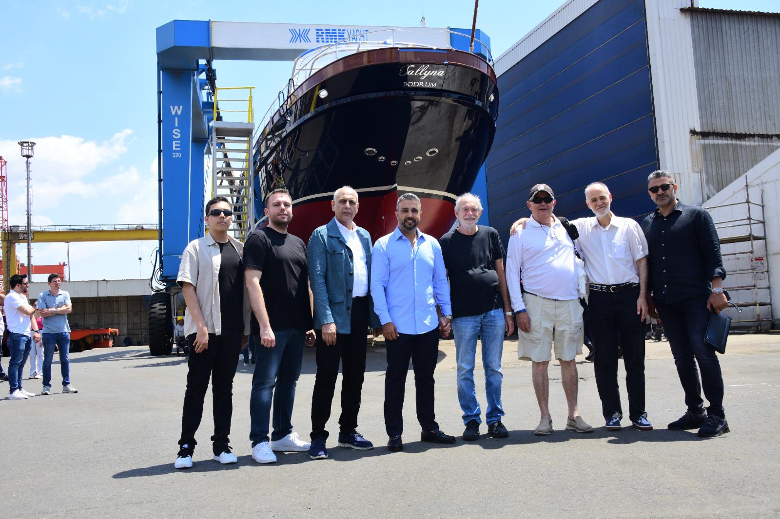 Türkiye’nin en lüks yelkenlisi “Sallyna” su ile buluştu