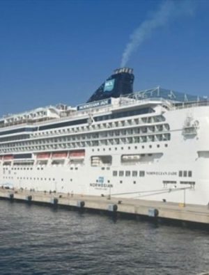 Bodrum'a 2 kruvaziyer daha geldi