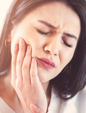 Diş eti çekilmesi ile başlıyor