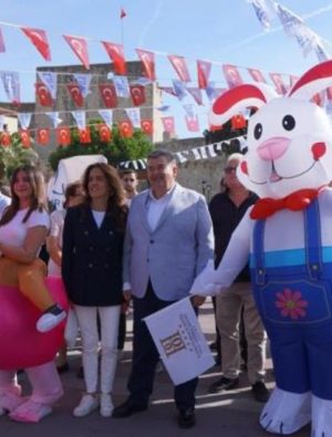 “Akdeniz” temalı Çeşme Festivali, ilçeye büyük heyecan getirdi