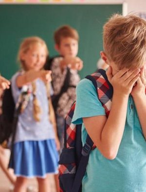 Kepçe kulak nedeniyle yaşanan akran zorbalığı!