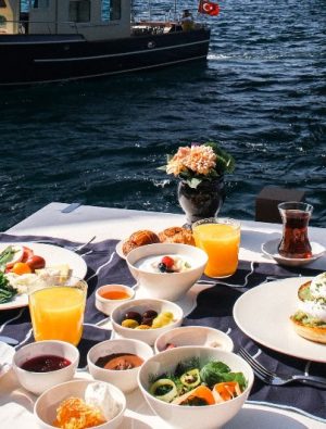 Lacivert’in özlenen brunch keyfi tekrar başlıyor