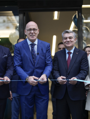 İlk senCard Dental Klinik kapılarını açtı