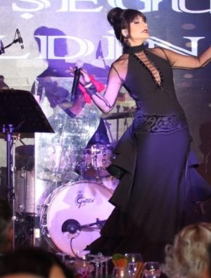 Ayşegül Aldinç mest etti