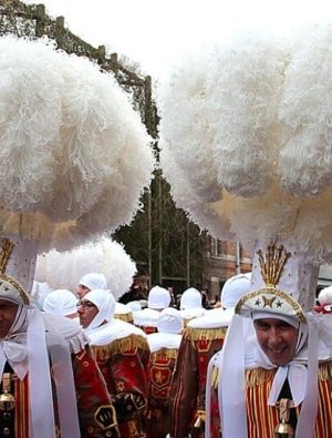 Kurabiye adamlar sokakta