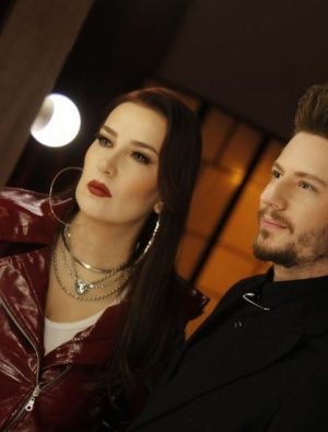 Yonca Lodi, Mert Aydın  “Hepsi Sen”