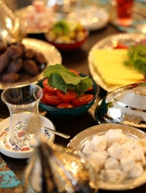 İki yakada beş yıldızlı iftar sofraları