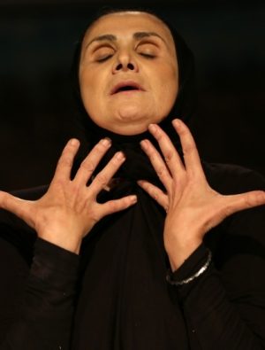 Lübnanlı sanatçı ve aktivist DasDas sahnesinde