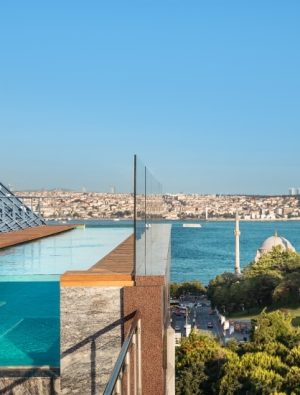 İstanbul zirvesi The Roof’da sezon başladı