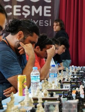 Çeşme’de satranç turnuvası başladı