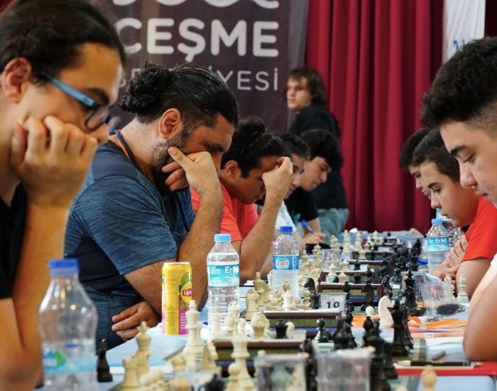 Çeşme’de satranç turnuvası başladı
