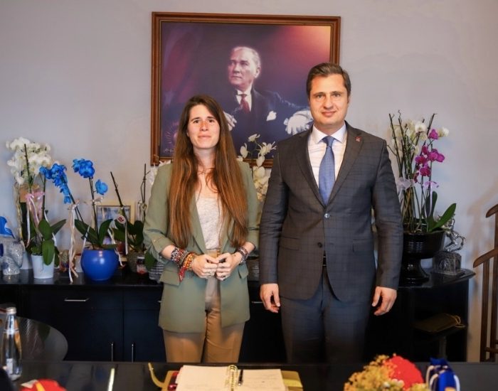 Genç belediye başkanına partiden ziyaret var