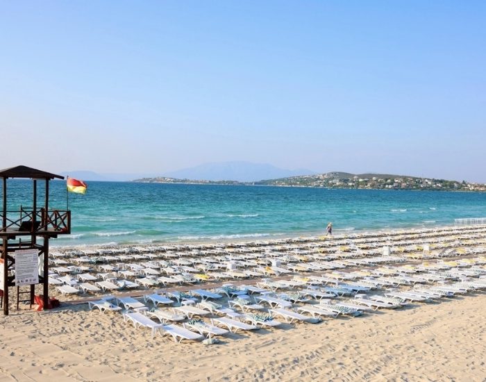 Çeşme’de mavi bayrak dalgalanıyor