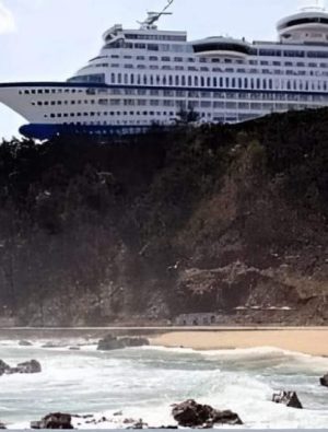 Gemi karaya çıktı