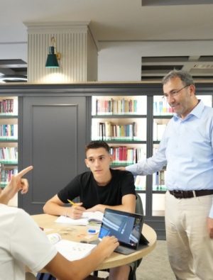 Üniversiteyi kazananlara 10 bin TL destek