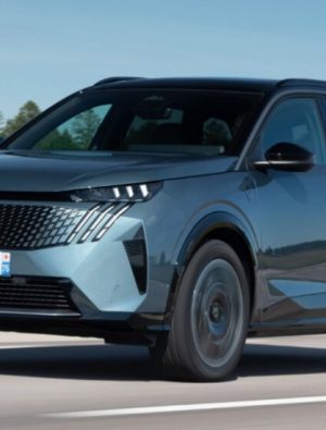 Geniş yaşam alanı! Yeni PEUGEOT E-5008