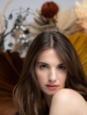 Maya Perest “Karanfil Eker Misin”