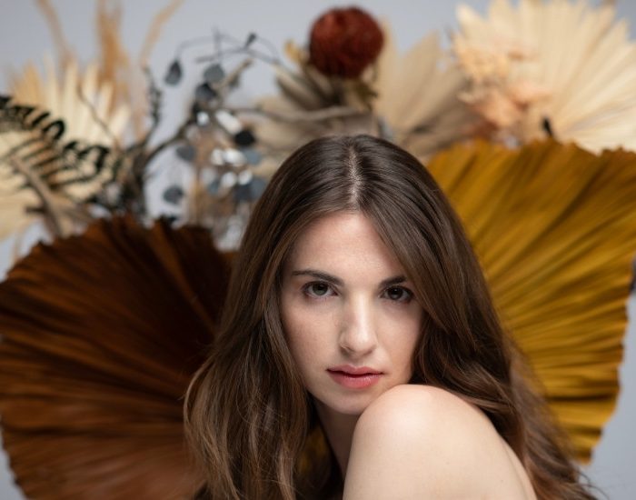 Maya Perest “Karanfil Eker Misin”