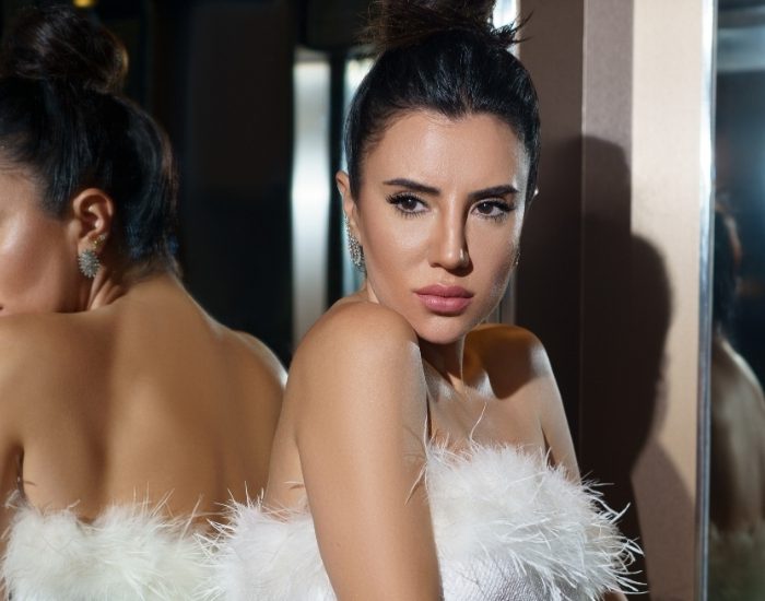 Vildan Demir “Aşk Çoktan Ölmüş”