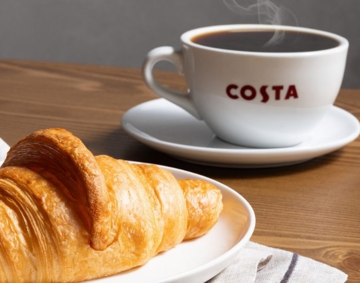Costa Coffee’den sevgililere özel kalp kuvasan