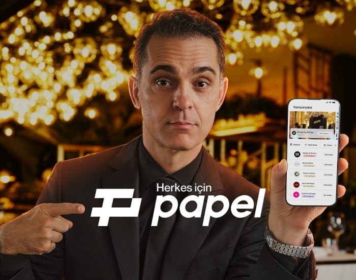 İspanyol oyuncu Papel reklam filminde
