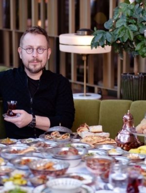 Bu yıl Ramazan sofralarına Şef Ömür Akkor imza atacak