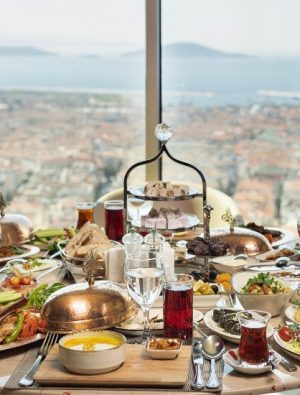 Elite World otellerinde özel iftar menüleri