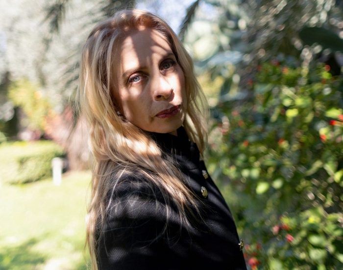 Zeynep Casalini “Uzak Selamlar”