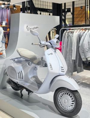 Vespa’dan koleksiyonerlere özel: Vespa 946 Snake