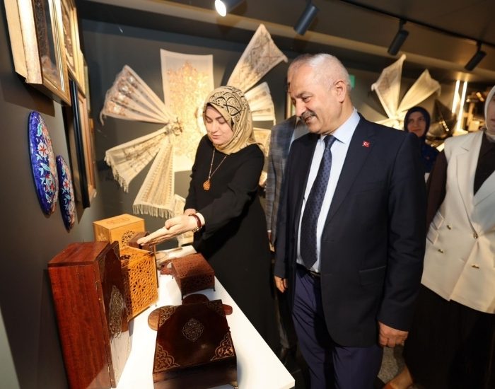 Yıl sonu sergisi büyük ilgi gördü