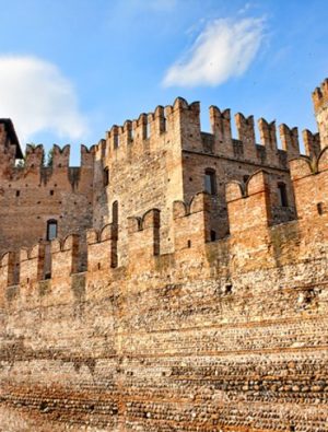 Sanatı, mimarisi, operası ve edebi şöhretiyle ünlü şehir “Verona”