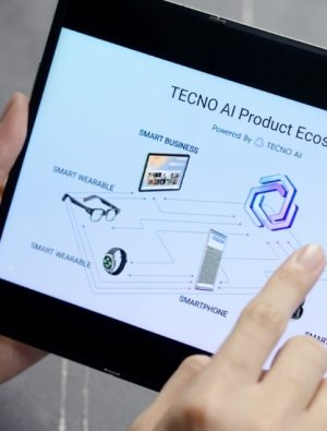 Dünyanın en ince üçe katlanır ekranlı telefonu