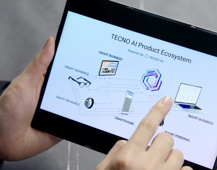 Dünyanın en ince üçe katlanır ekranlı telefonu