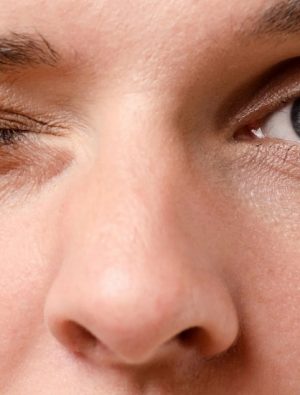 Göz seğirmesi masum mu? Hastalık habercisi mi?