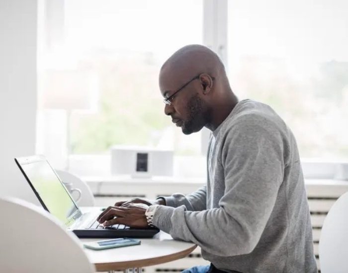 Ofis yaşamının sessiz tehditleri: El ve kol ağrıları!