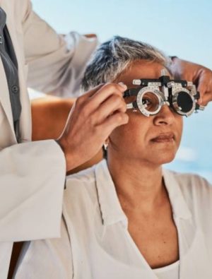 Sarı noktaya göz içi mercek tedavisi