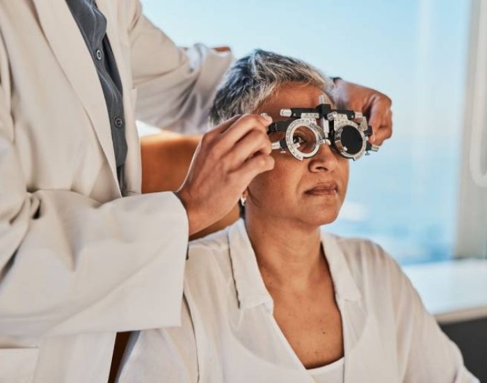 Sarı noktaya göz içi mercek tedavisi