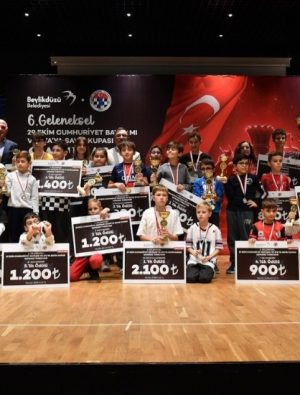 Beylikdüzü’nde 29 Ekim’e Özel Satranç Turnuvası Tamamlandı